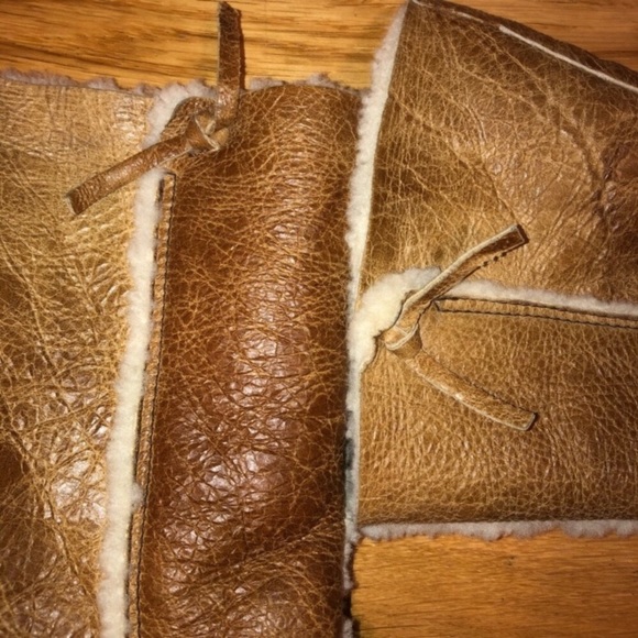 AUTHENTIC  PRADA FLEECE BOOTS - Picture 4 of 6